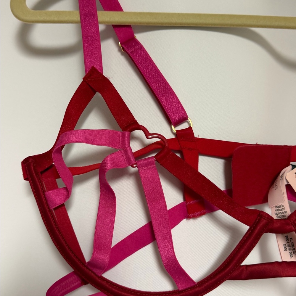 NWT Victorias Secret Very Sexy Heartware Open-Cup Strappy Caged Demi Bra red - Picture 2 of 5